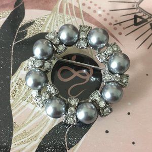 VTG 90s Silver Pearl & Rhinestone Brooch - Ornate Victorian Style Costume Pin